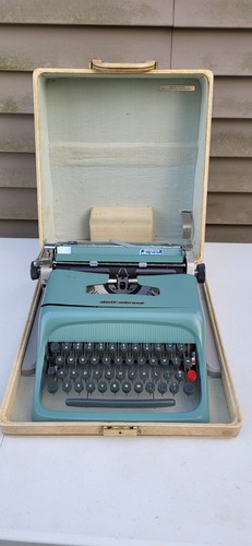 Underwood olivetti studio - studio, 44